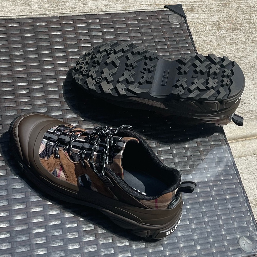 Burberry Sneaker Boots - Picture 4 of 8